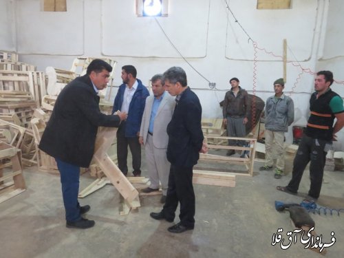 بازدید فرماندار از کارگاه مبل سازی یاسین روستای عطا آباد بخش مرکزی