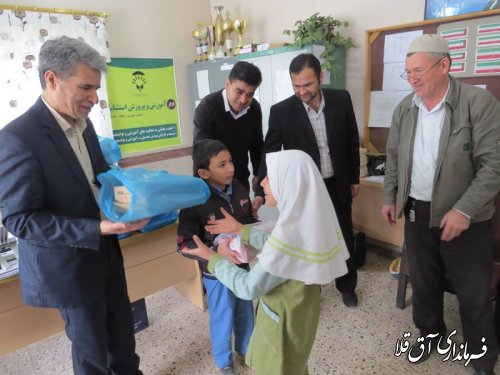 اهداء 20 جفت کفش به دانش آموزان آموزشگاه استثنایی گل محمدی