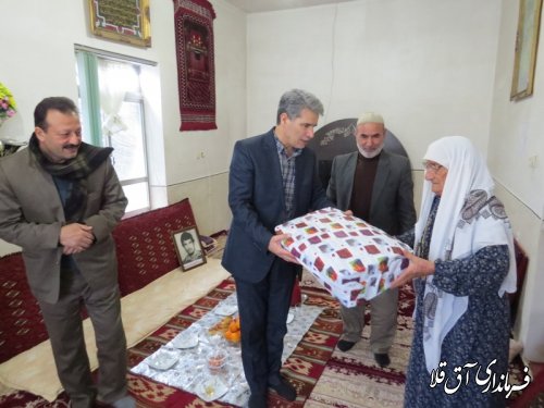 دیدار فرماندار شهرستان آق قلا با خانواده شهید به مناسبت دهه مبارک فجر