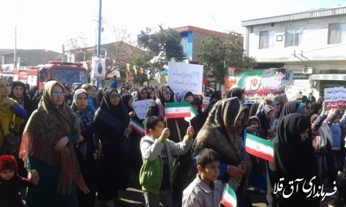 گزارش تصویری از حضور بانوان در راهپیمایی یوم الله 22 بهمن شهر آق قلا