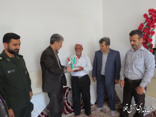 دیدار نماینده عالی دولت در  شهرستان آق قلا با خانواده شهداء