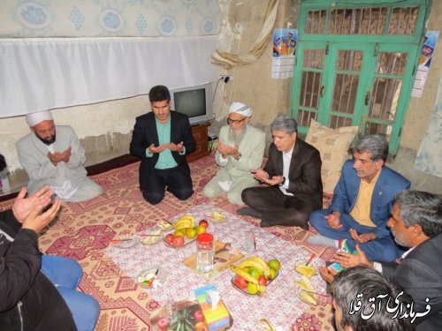 اهدای تندیس اجلاسیه 4 هزار شهید استان گلستان به خانواده های شهدای بخش وشمگیر