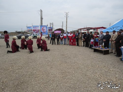 آئین استقبال فرماندار و مسئولین از اولین مسافران نوروزی در شهرستان آق قلا