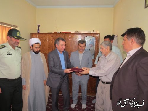 دیدار فرماندار شهرستان آق قلا با خانواده شهید نیروی انتظامی