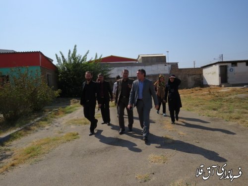 بازدید فرماندار از دبستان شهید مدنی شهر آق قلا