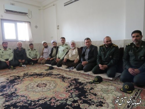 فرماندار شهرستان آق قلا با خانواده طلبه شهید"ابوبکر اونق" دیدار کرد