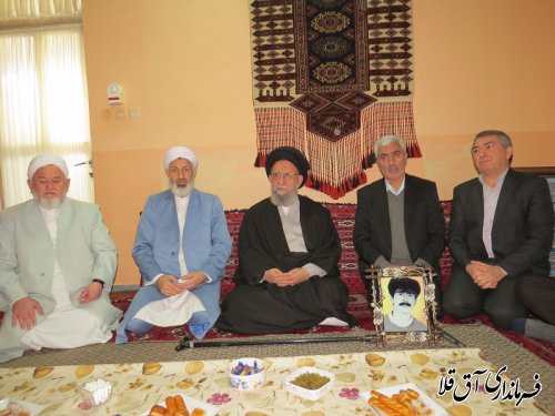 نماینده ولی فقیه در استان با خانواده شهید"احمد اسماعیلی"شهر آق قلا دیدار کرد