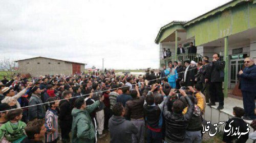 رئیس جمهور وارد روستای چن سولی شهرستان آق قلا شد و با مردم منطقه گفتگو کرد