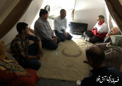 دیدار شبانه فرماندار با خانواده های سیل زده روستای سلاق یلقی و شهر آق قلا