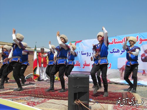 جشنواره فرهنگ و اقتصاد روستا"امید"در روستای سیل زده سقر یلقی شهرستان آق قلا برگزار شد