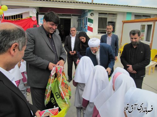 طرح"مهربانی در مهر"در مدرسه حضرت معصومه(س)شهر سیل زده آق قلا اجرا شد