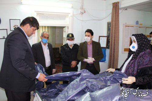 فرماندار و رئیس ستاد مقابله با کرونا از واحد تولیدی لباس گان شهر آق قلا بازدید بعمل آورد