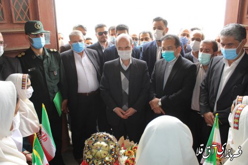 وزیر نیرو به مقام شامخ شهدای گمنام شهر آق قلا ادای احترام نمود