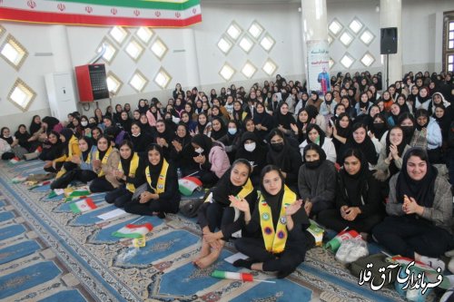 حضور هاشمی فرماندار  در جمع دانش آموزان به مناسبت جشن دهه مبارک فجر در یادمان شهدا